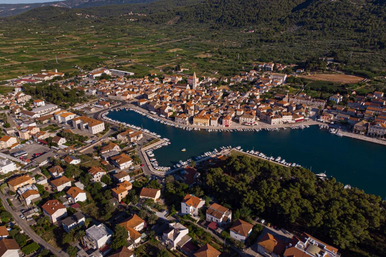 Apartments Ljubo Stari Grad  Buitenkant foto