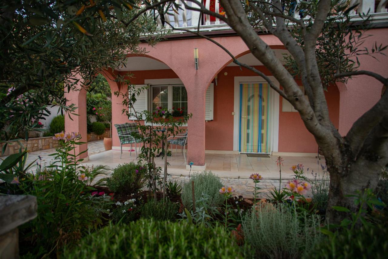 Apartments Ljubo Stari Grad  Buitenkant foto