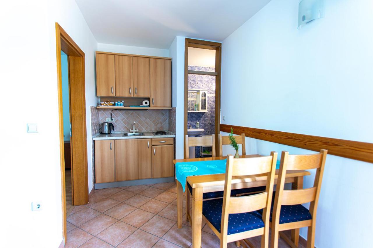 Apartments Ljubo Stari Grad  Buitenkant foto