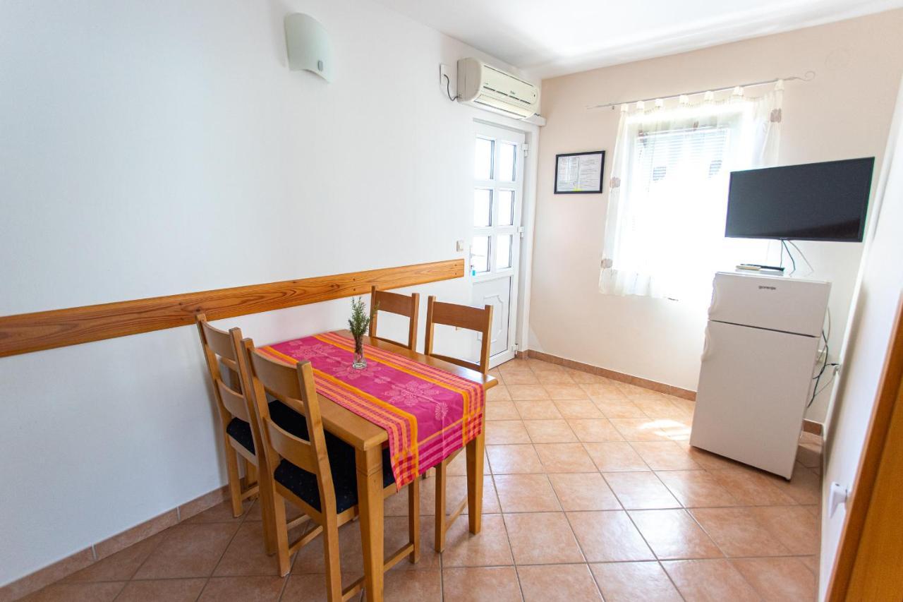 Apartments Ljubo Stari Grad  Buitenkant foto