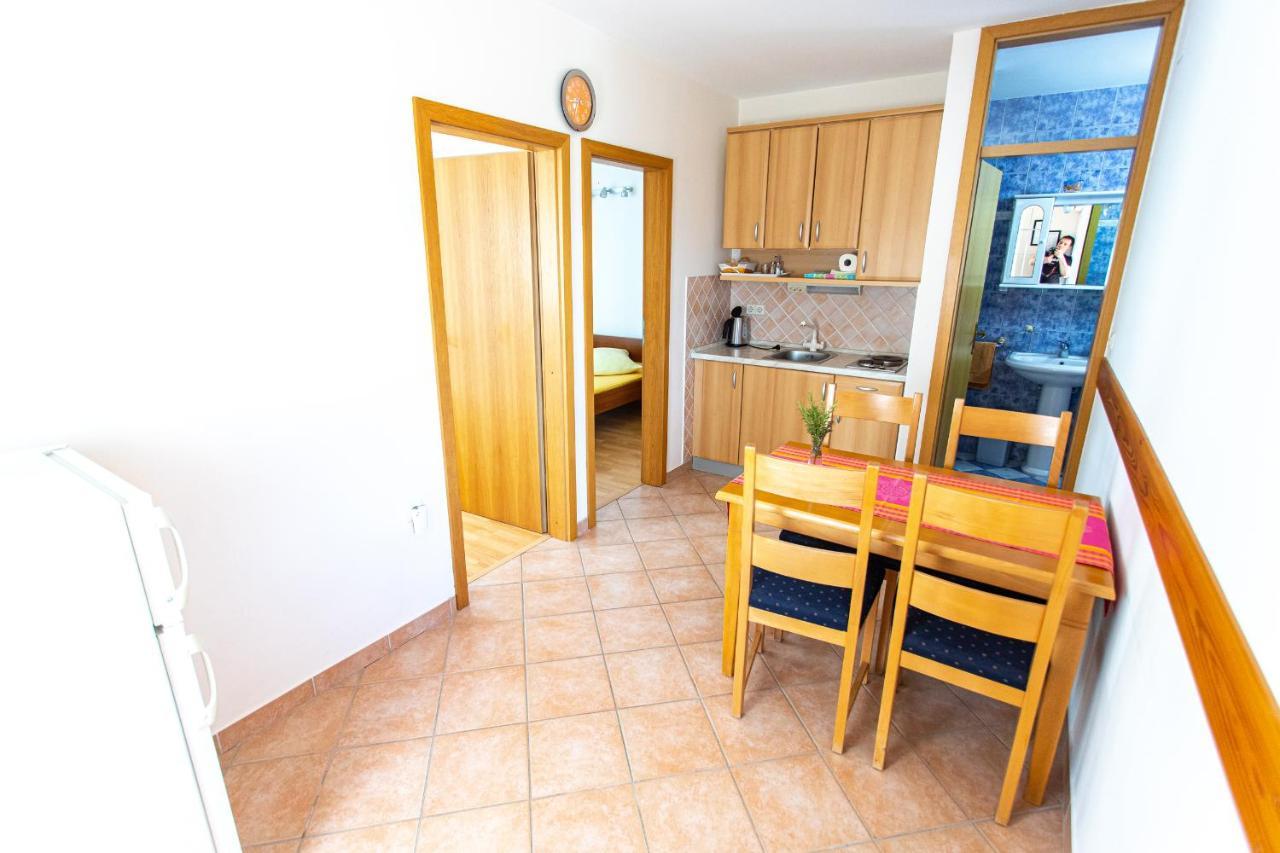 Apartments Ljubo Stari Grad  Buitenkant foto